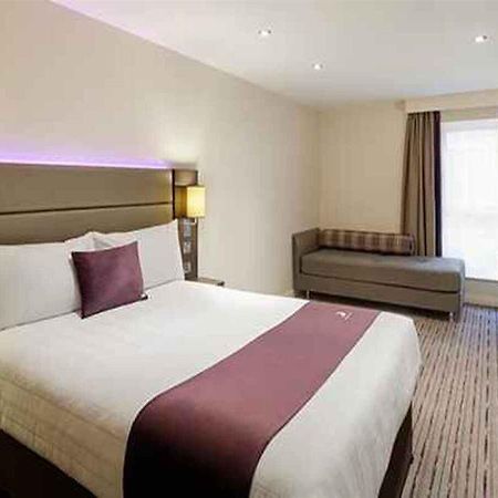 Premier Inn Premier Inn سافرون والدن المظهر الخارجي الصورة