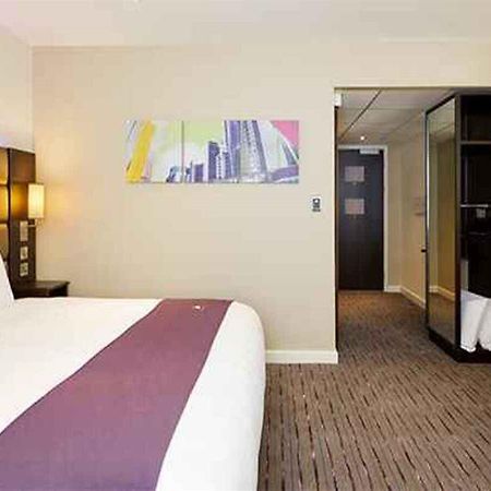 Premier Inn Premier Inn سافرون والدن المظهر الخارجي الصورة