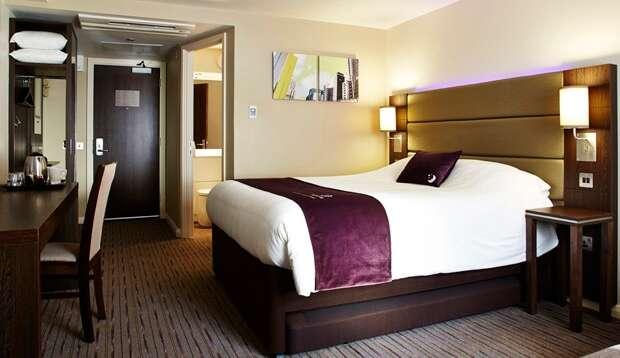 Premier Inn Premier Inn سافرون والدن المظهر الخارجي الصورة
