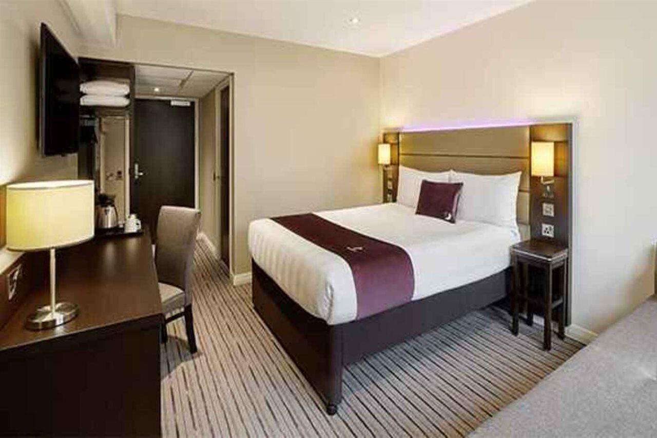 Premier Inn Premier Inn سافرون والدن المظهر الخارجي الصورة