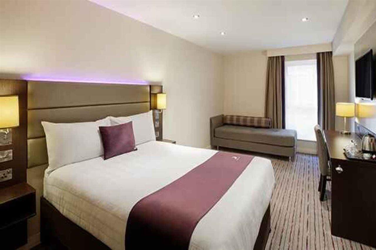 Premier Inn Premier Inn سافرون والدن المظهر الخارجي الصورة