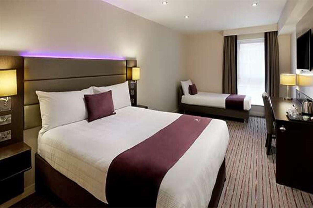 Premier Inn Premier Inn سافرون والدن المظهر الخارجي الصورة