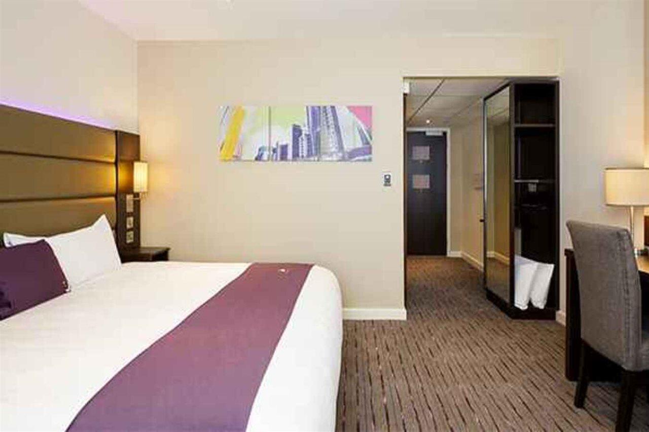 Premier Inn Premier Inn سافرون والدن المظهر الخارجي الصورة